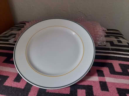 Photo of free Six 8 inch plates (Iffley Road OX4) #1