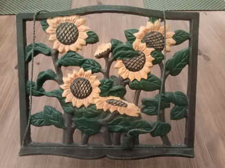 Photo of free cast iron book holder (Henlow SG16) #1