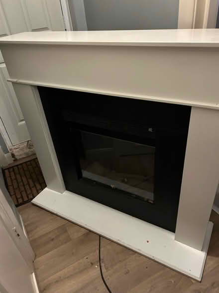 Photo of free Electric fire and surround (S6 4es) #2