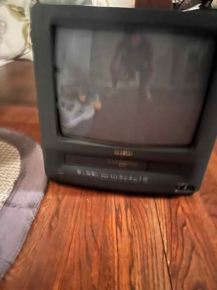 Photo of free TV/VCR combo (Middletown by HS North) #1