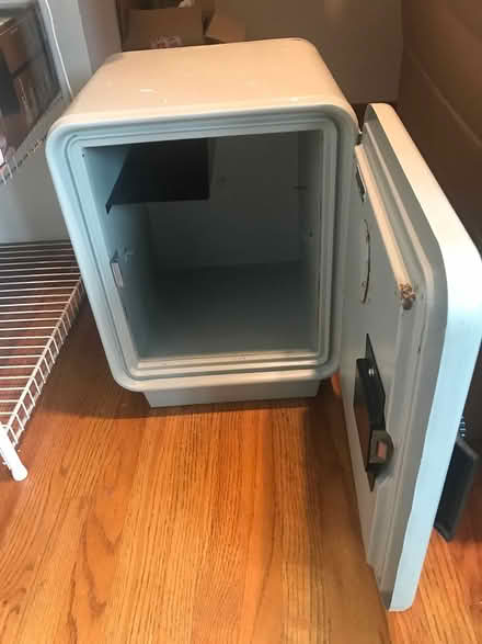 Photo of free Floor Safe (5 Alvina, San Rafael) #3