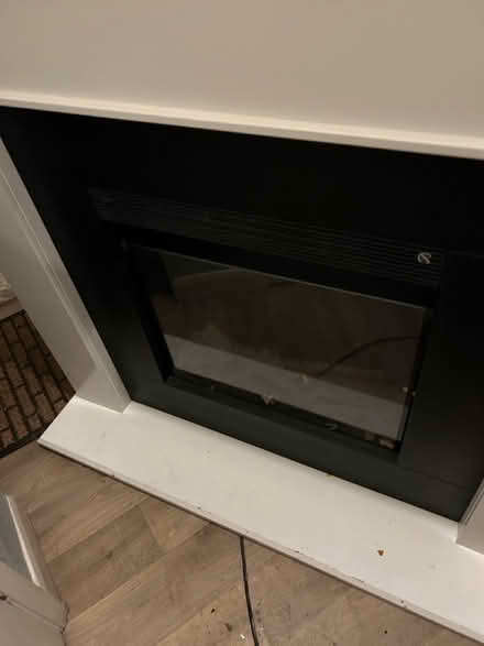 Photo of free Electric fire and surround (S6 4es) #1