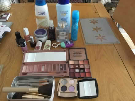 Photo of free a mixture of cosmetics (TW14 bedfont) #1