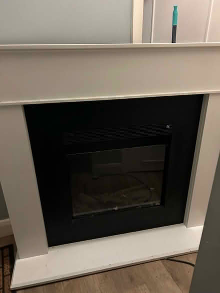 Photo of free Electric log fire and surround (S6 4es) #1