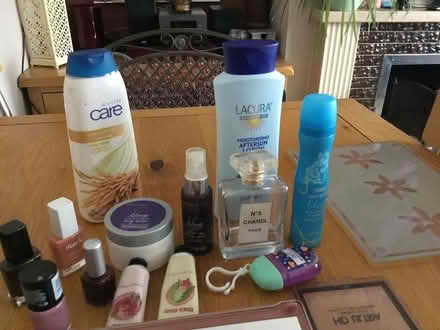 Photo of free A mixture of cosmetics (TW14 bedfont) #2