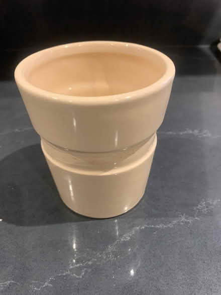 Photo of free Cream plant pot (Bracknell RG12) #1
