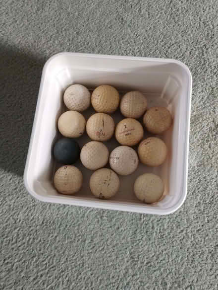 Photo of free Old golf balls ... Any use to anyone ? (Dorridge B93) #1