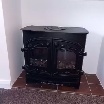 Photo of free VILLAGER electric 'woodburner' style heater - SPARES ONLY (Ewelme OX10) #1