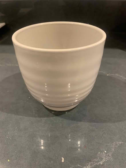 Photo of free grey plant pot (Bracknell RG12) #1