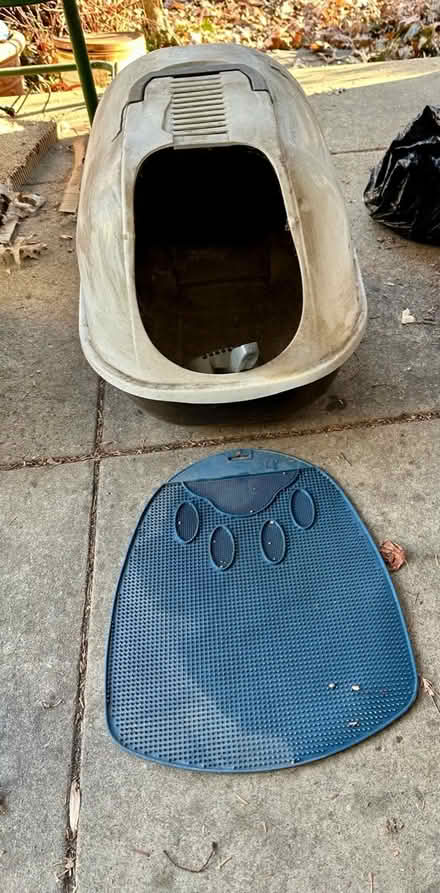 Photo of free Small litter box with scoop & 1 mat (Havertown) #1