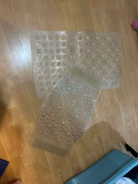 Photo of free 2 x bath mats (Peachcroft OX14) #1