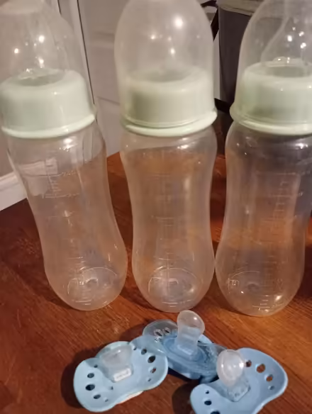 Photo of free pushchair foot muff & baby bottles (HP13 Terriers near RGS) #4