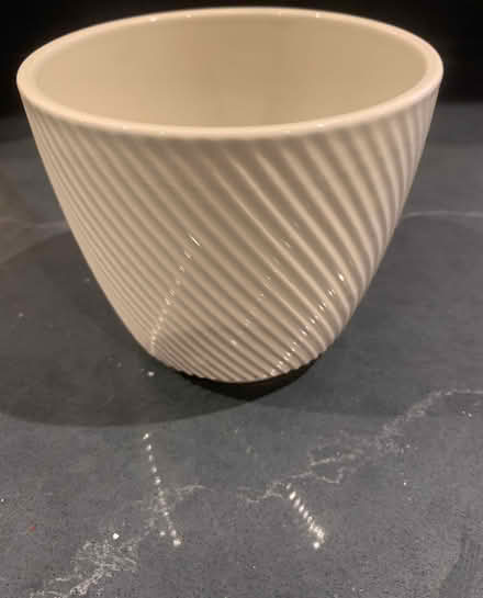 Photo of free ceramic plant pot (Bracknell RG12) #1