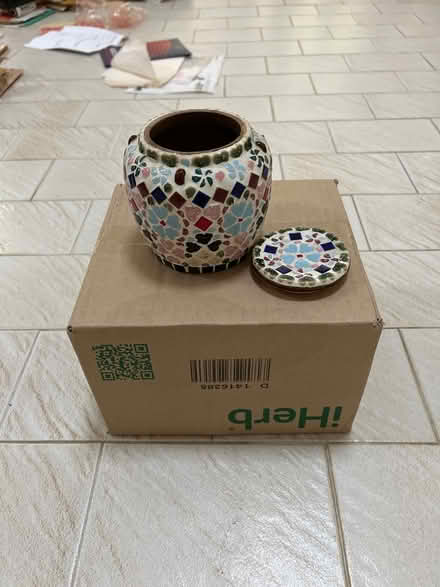 Photo of free Little ceramic pot (Serangoon Gardens) #1
