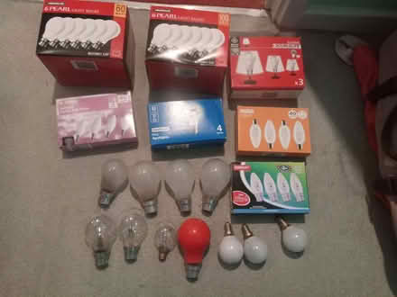 Photo of free Assorted incandescent light bulbs (Henlow SG16) #1