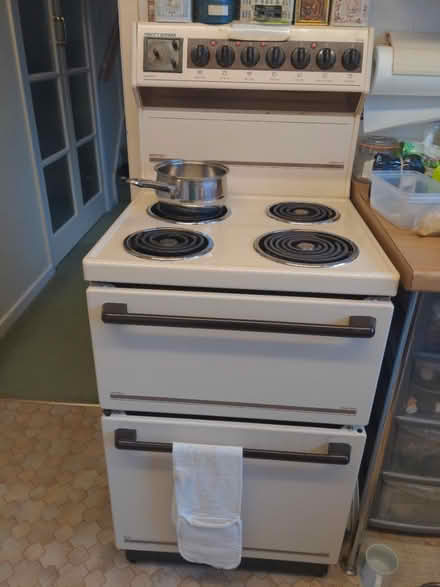 Photo of free Electric cooker to go this weekend (Horsforth, LS18) #1