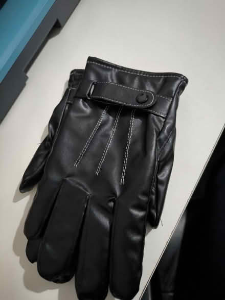 Photo of free Winter Gloves (Chadwell Heath RM6) #3