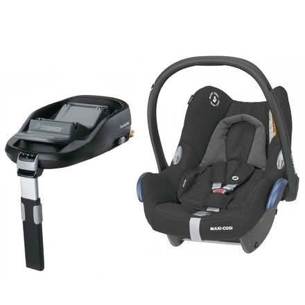 Photo of free Maxi Cosi car seat with base (Welwyn Garden City AL7) #1