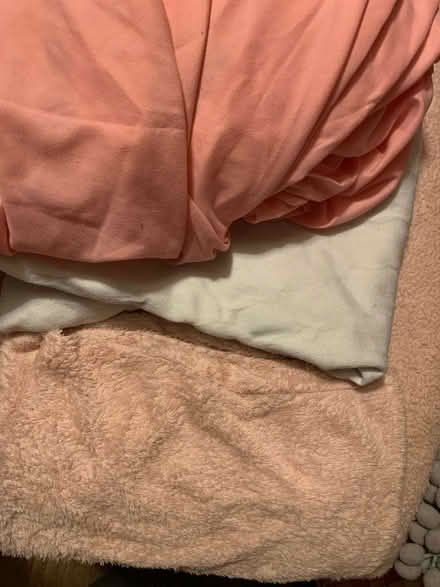 Photo of free 2 single duvet covers and matching pillowcases (Glympton OX20) #2