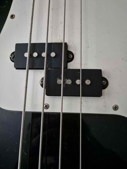 Photo of free Old, rusting, bass guitar (L4) #3