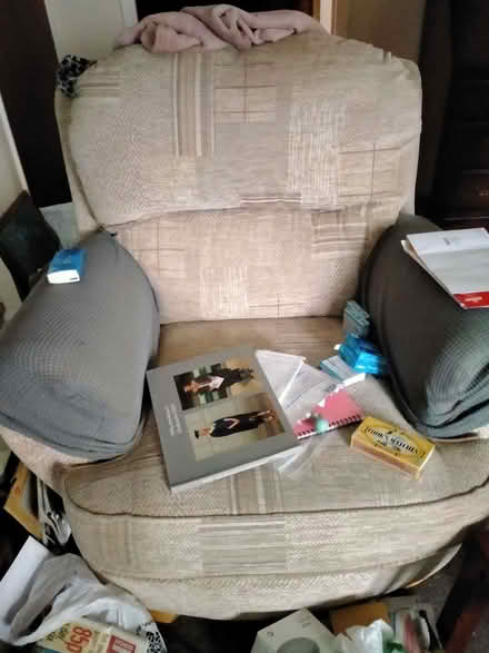 Photo of free sofa and 2 chairs (Radford Semele CV31) #2