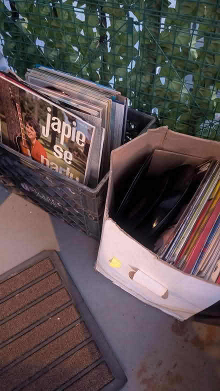 Photo of free LP records scratches and covers (Park View - Colombia Heights) #2