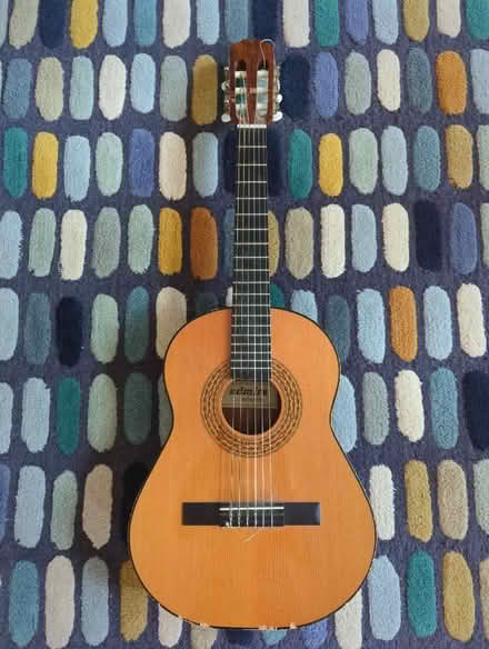Photo of free 3/4 size guitar (Northcourt OX14) #1