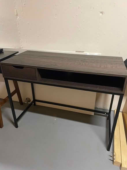 Photo of free Small desk (Reading Highlands) #1