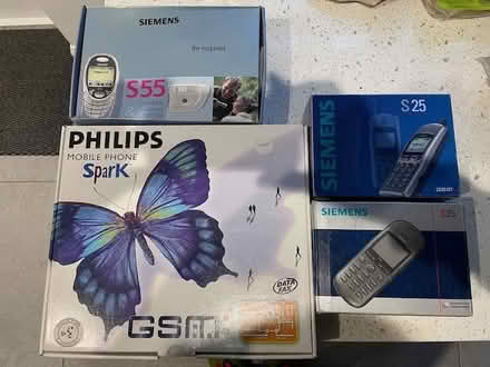 Photo of free Group of 4 old mobile phones (Pinner) #1