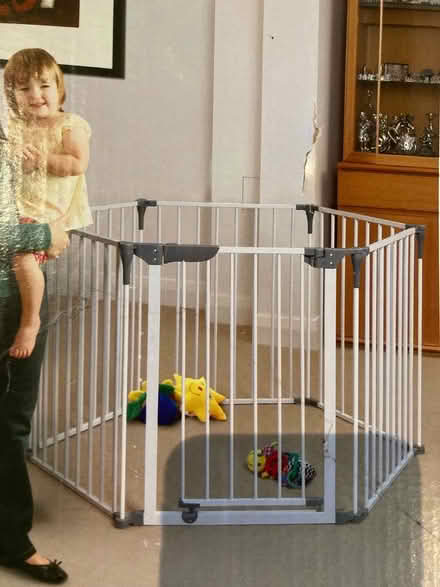 Photo of free Baby pen/ gate (Welwyn AL6) #1
