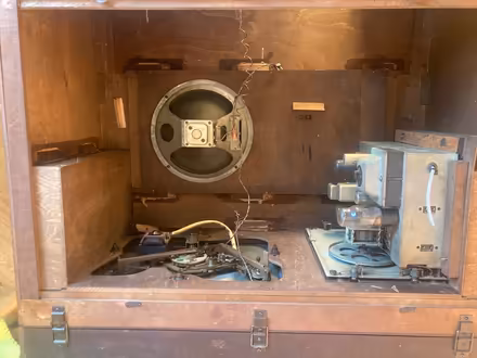 Photo of free 1951 Garrard Radiogram. (Howey LD1) #2