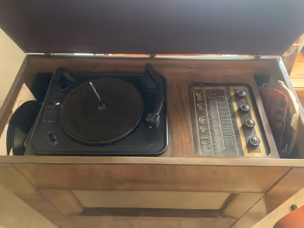Photo of free 1951 Garrard Radiogram. (Howey LD1) #3