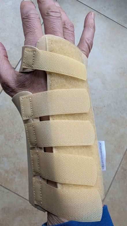 Photo of free Right hand hand/wrist brace (Bernards Heath AL1) #1