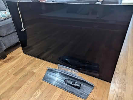 Photo of free lg 55" oled tv (1533 Templeton Pl) #2