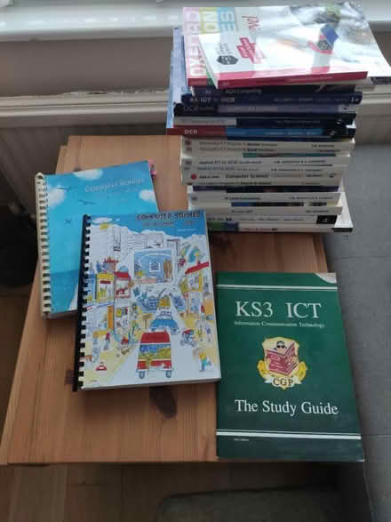 Photo of free A level/GCSE Computer science books (Hooley CR5) #1
