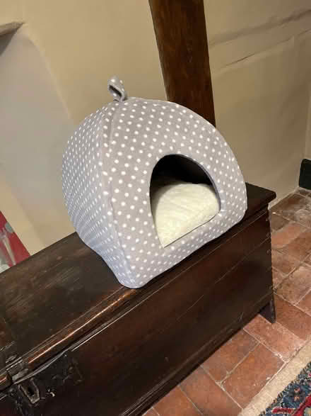 Photo of free Igloo type cat bed (Blewbury) #1