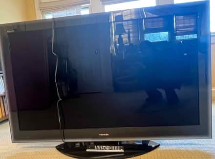 Photo of free 55 inch LCD flatscreen TV & remote (Cherrydale North Arlington VA) #1