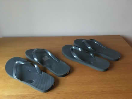 Photo of free Flip flops - 6 unisex size XL (RH15) #3