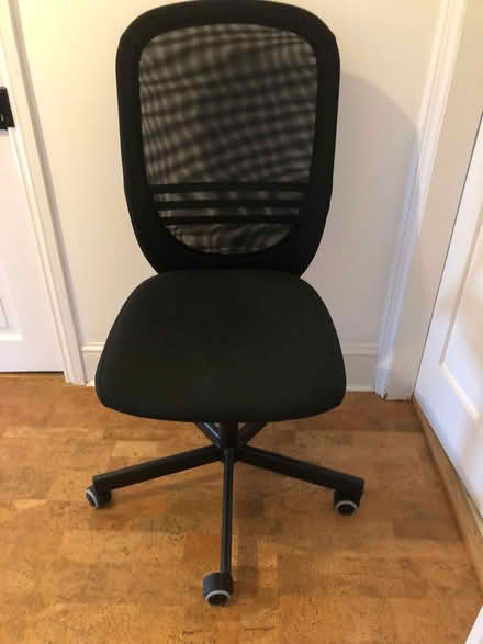 Photo of free almost new IKEA desk chair, fully adjustable, mesh back (Temple Street OX4) #2
