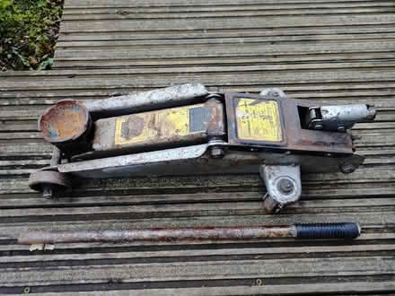 Photo of free 2 tonne trolley jack (Craigie PH2) #1