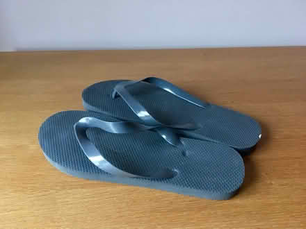 Photo of free Flip flops - 6 unisex size XL (RH15) #1