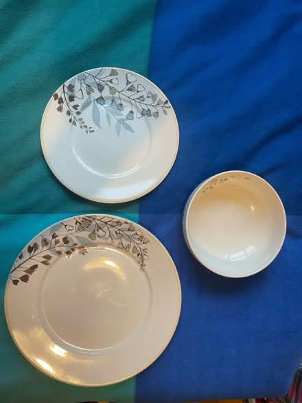 Photo of free Dinner set (Hoxton) #1