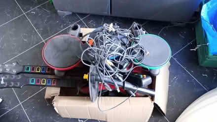 Photo of free Guitar Hero Game (Deckham NE9) #1