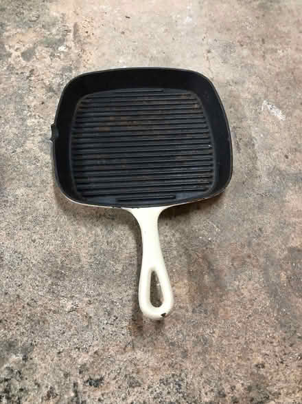 Photo of free enamelled, cast-iron ridged pan (Temple Street OX4) #1