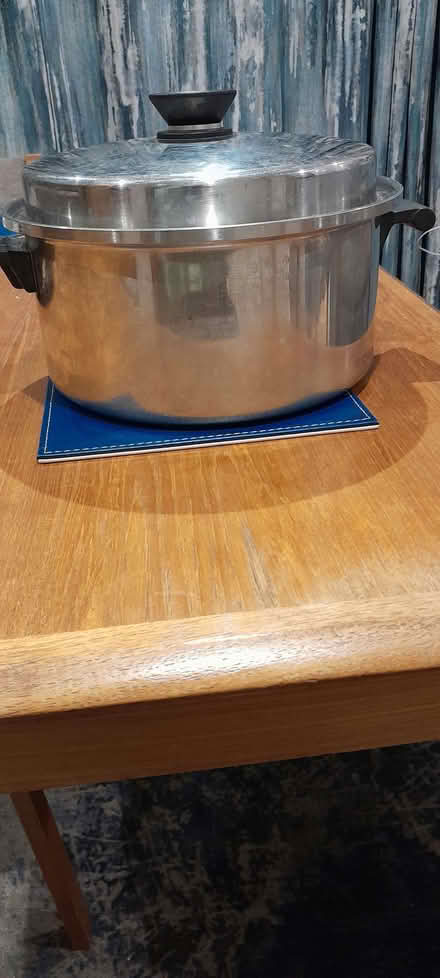 Photo of free Large saucepan 27cm (Whitegrove RG42) #1