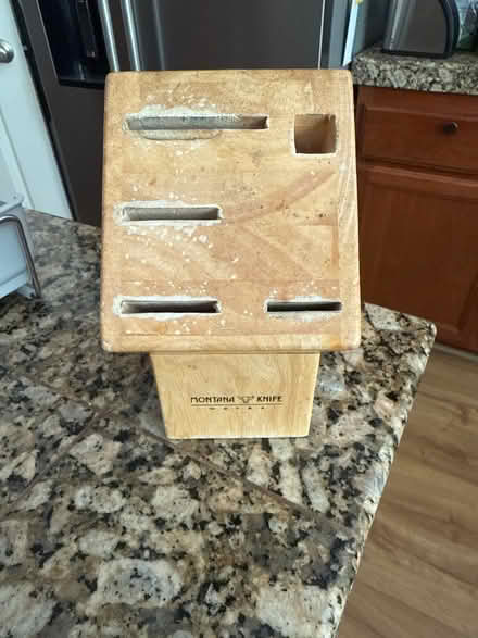 Photo of free Knife block (West Sacramento) #1