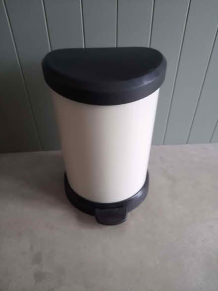 Photo of free Kitchen bits and bobs (Mariansleigh EX36) #1
