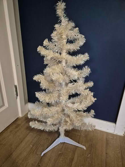 Photo of free Small White Christmas Tree (BR8) #1
