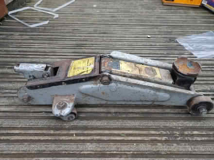 Photo of free 2 tonne trolley jack (Craigie PH2) #2