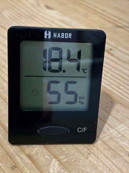 Photo of free LCD Thermometer / Humidity display (Hassocks BN6) #1